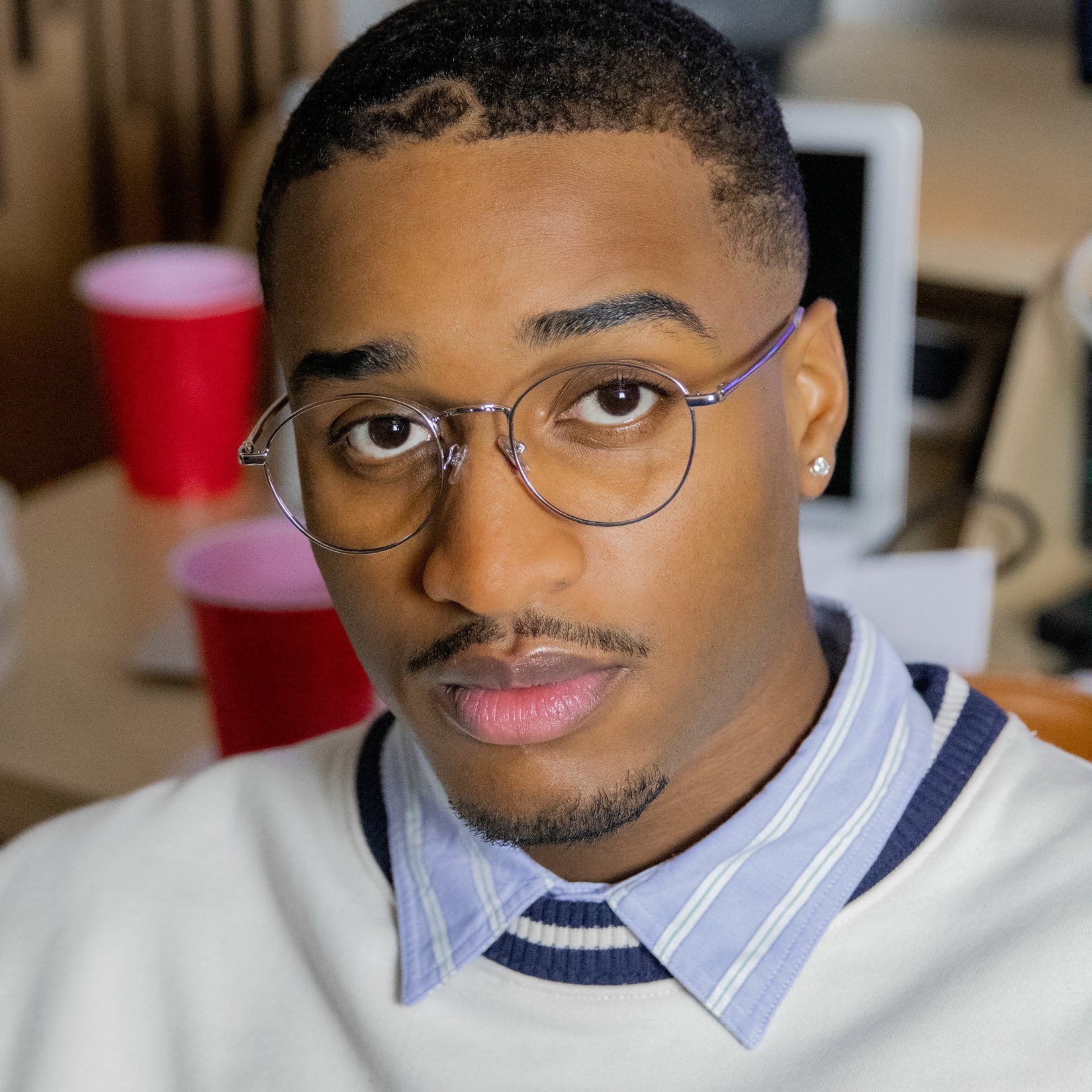 Homme portant des lunettes de vue Hanna.B Silver Le Petit Lunetier
