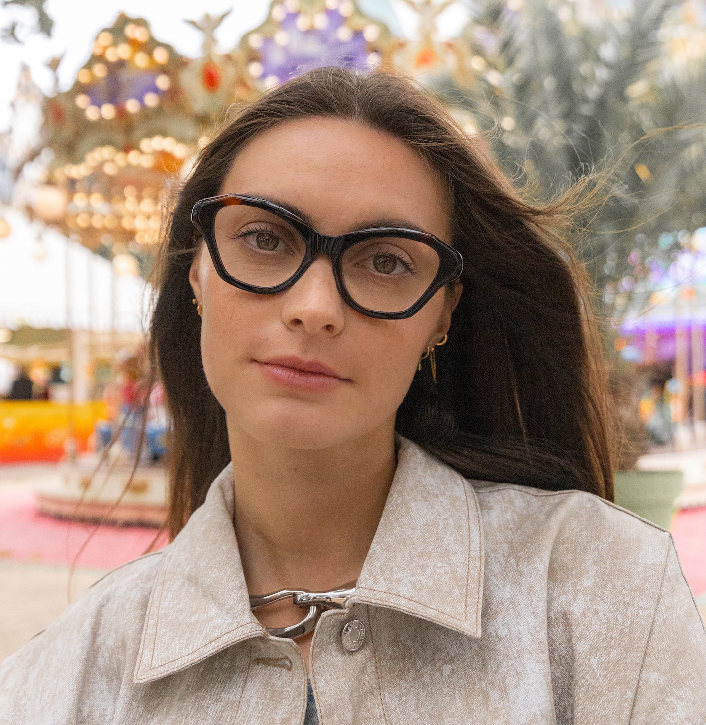 Lunettes de vue Izzy.H Écaille — monture papillon, portées par une femme