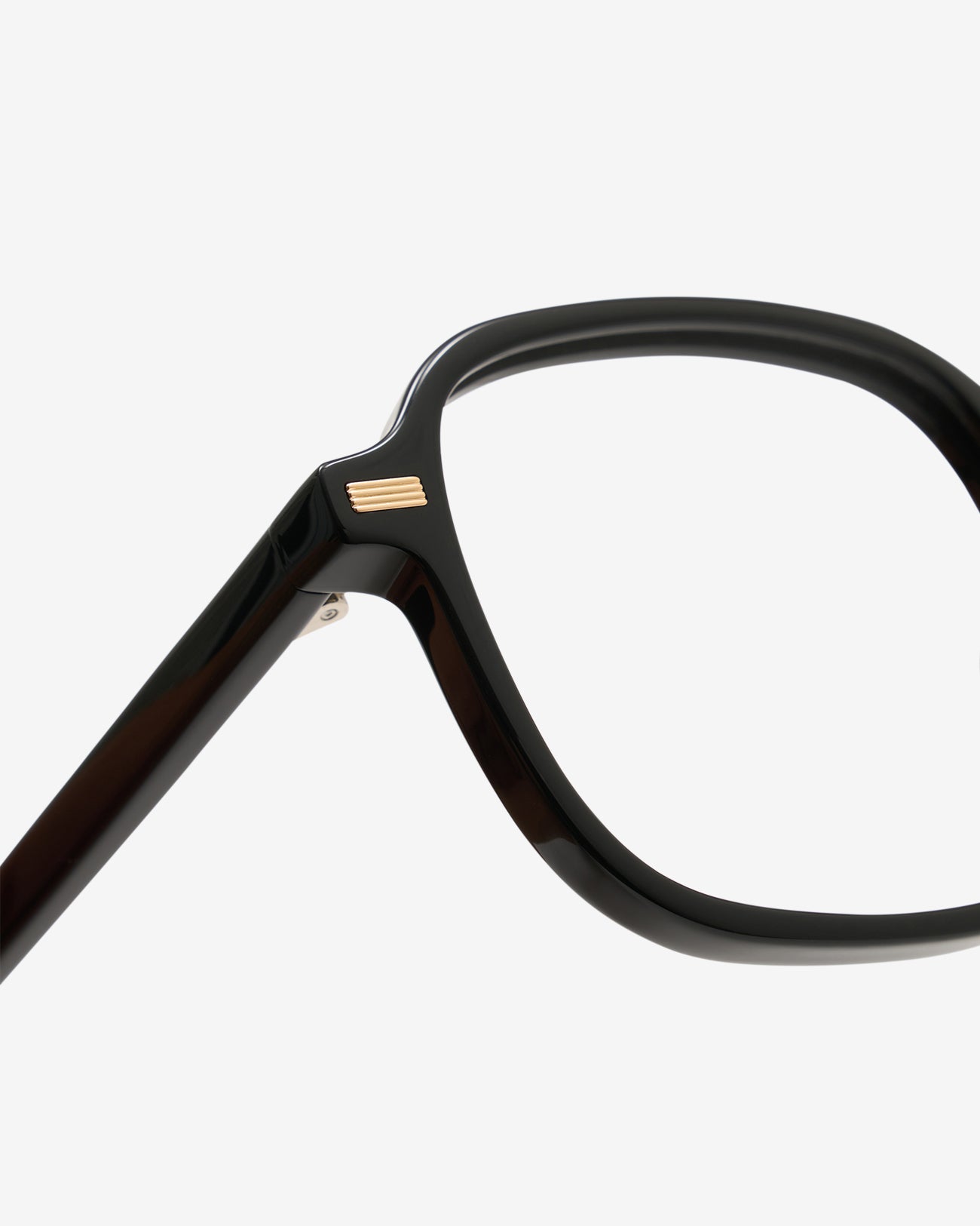 Gros plan sur la monture pantos acétate des lunettes de vue Lupin Noir