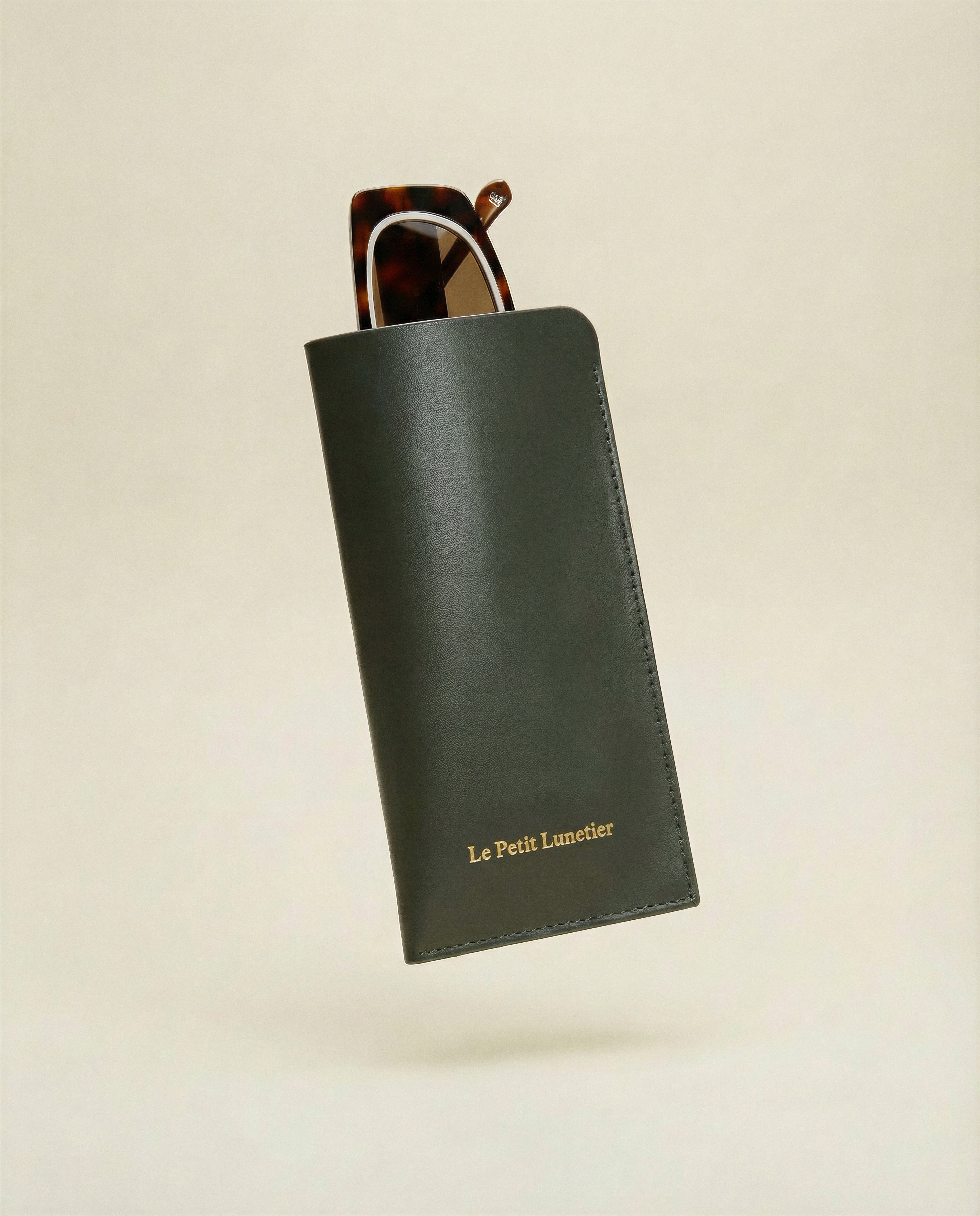 Green leather pouch + Spray