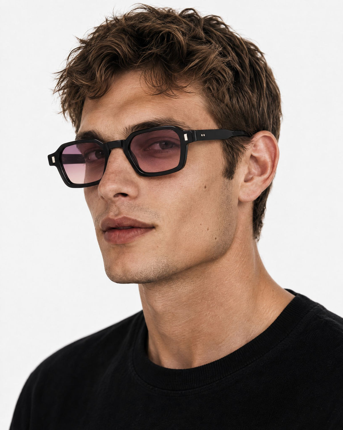 Lunettes de soleil Graham Noir portées par un homme, vue de trois-quarts