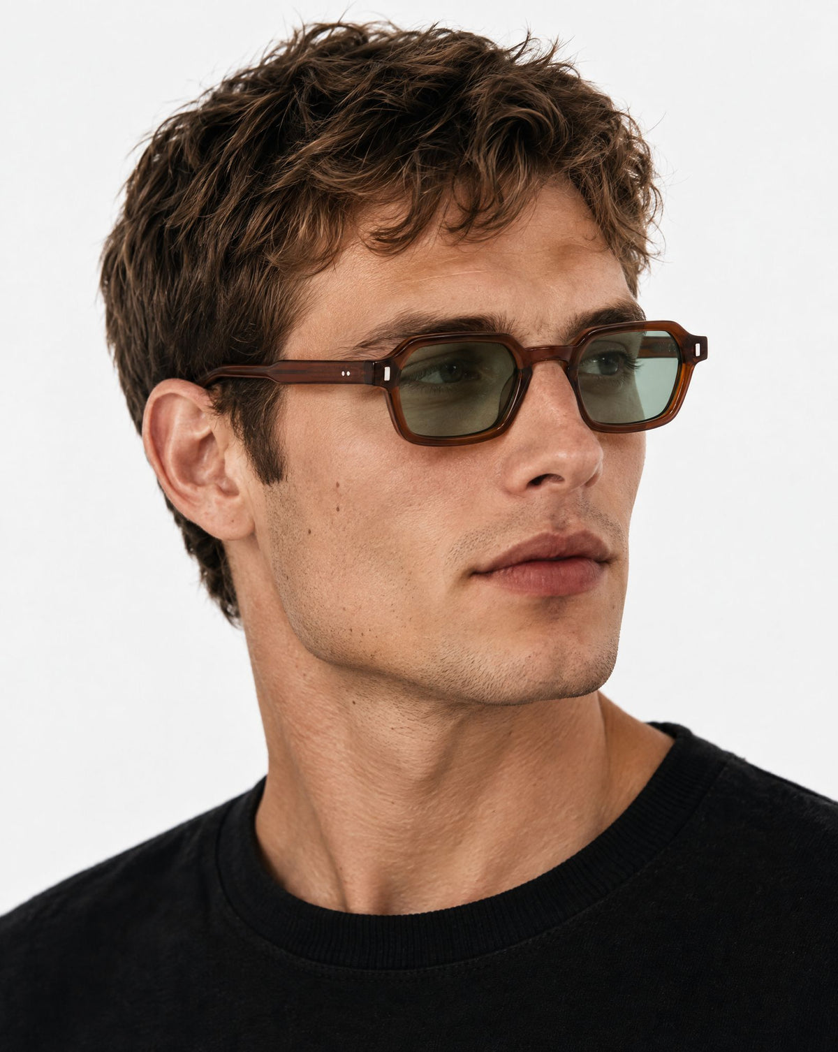 Lunettes de soleil Graham Marron portées par un homme, vue de trois-quarts