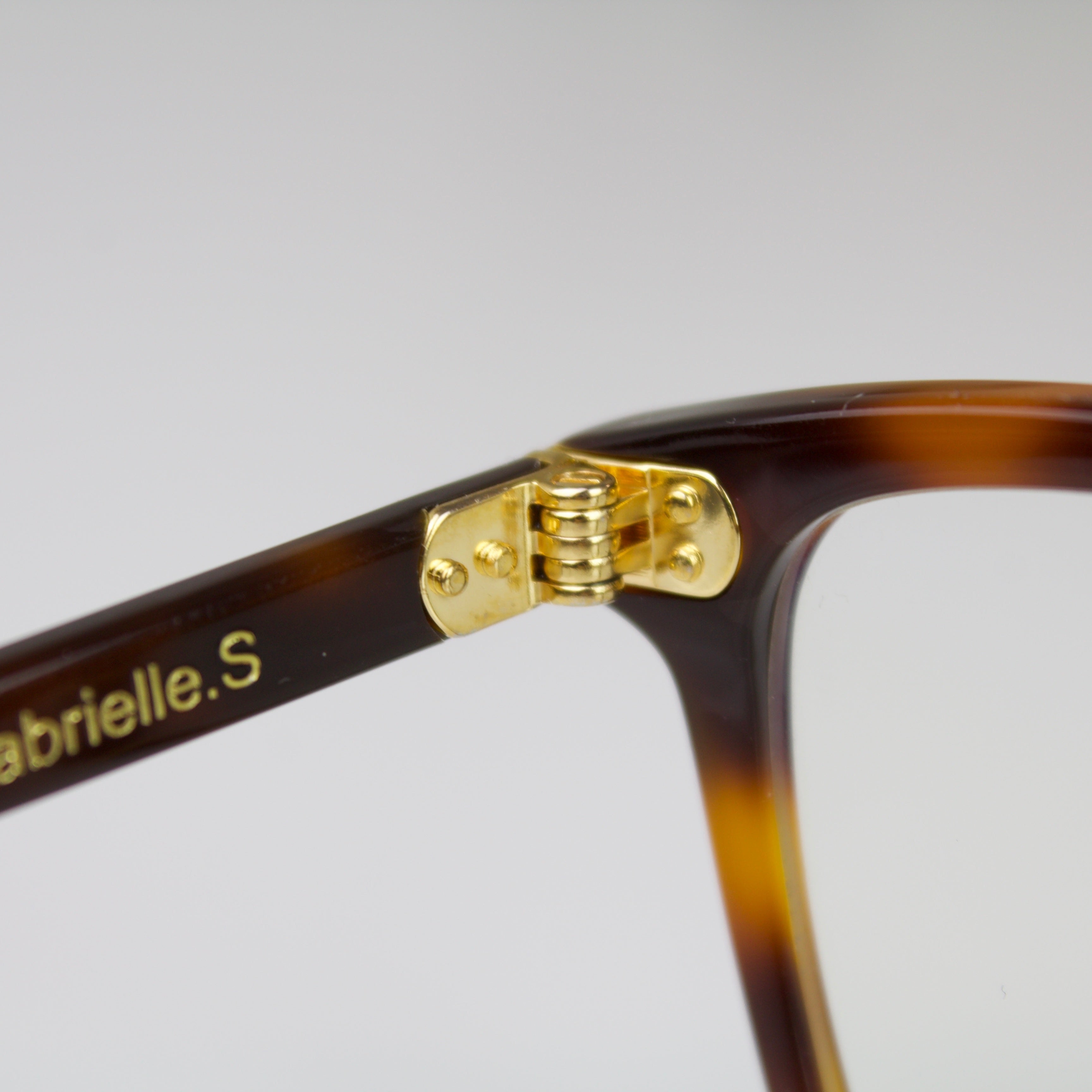 Gabrielle.S Brown / Havana - Blue Light
