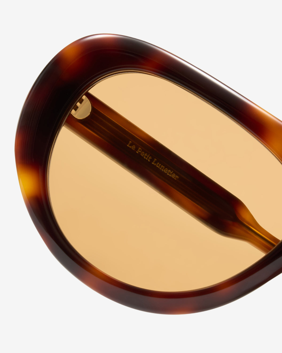Lunettes de soleil Alicia Ecaille — gros plan sur la branche