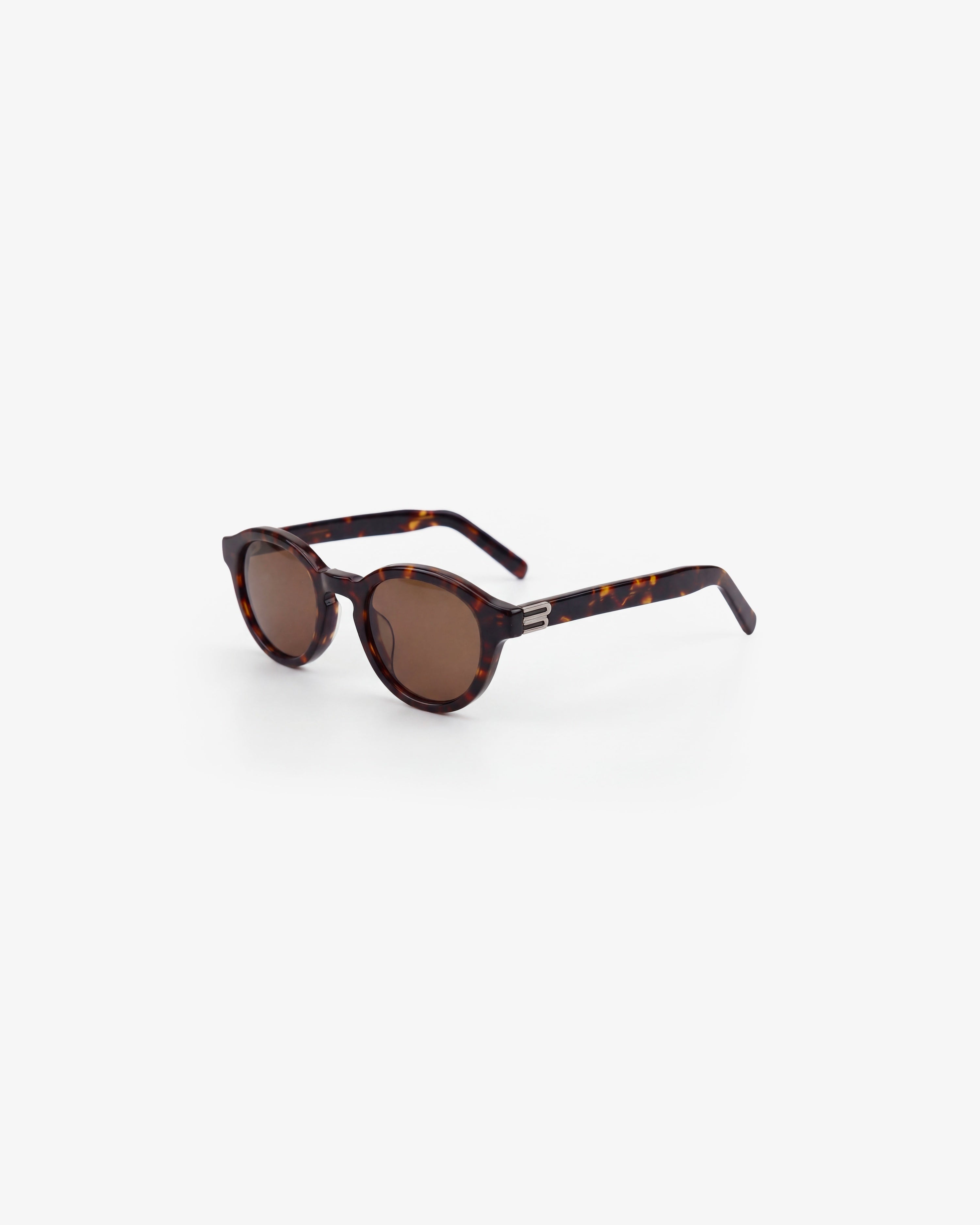 Lunettes de soleil Anastasia Ecaille — monture ovale acétate, vue de trois-quarts