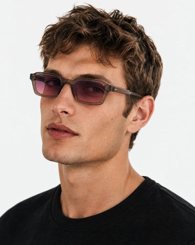 Lunettes de soleil Zava Marron portées par un homme, vue de trois-quarts