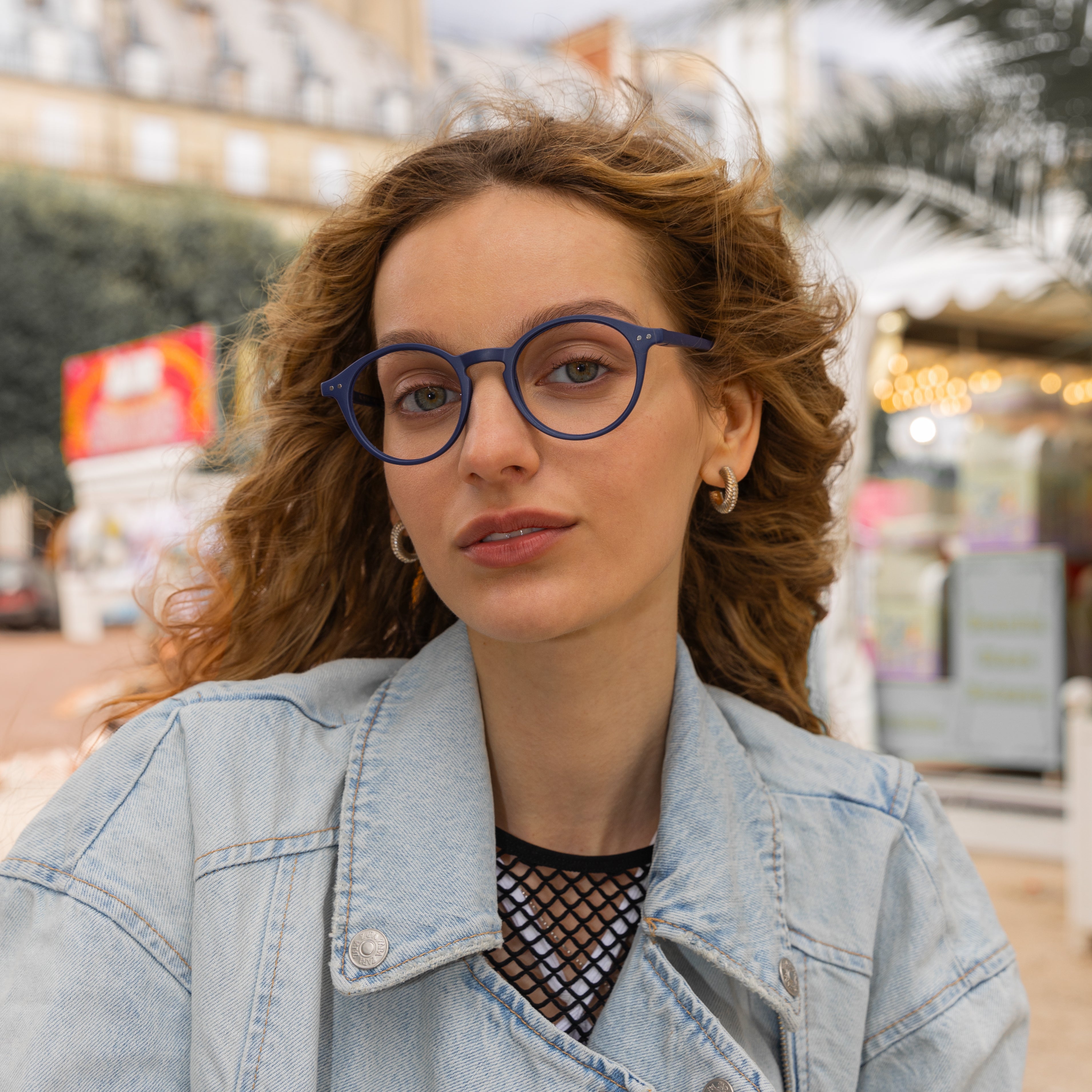 Lois.L Blue - Blue Light